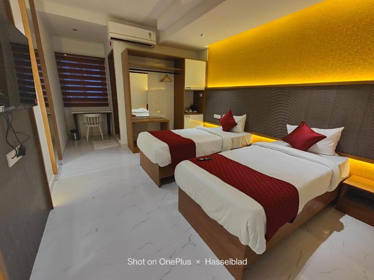 Hotel La Premier Haiderabad Buitenkant foto