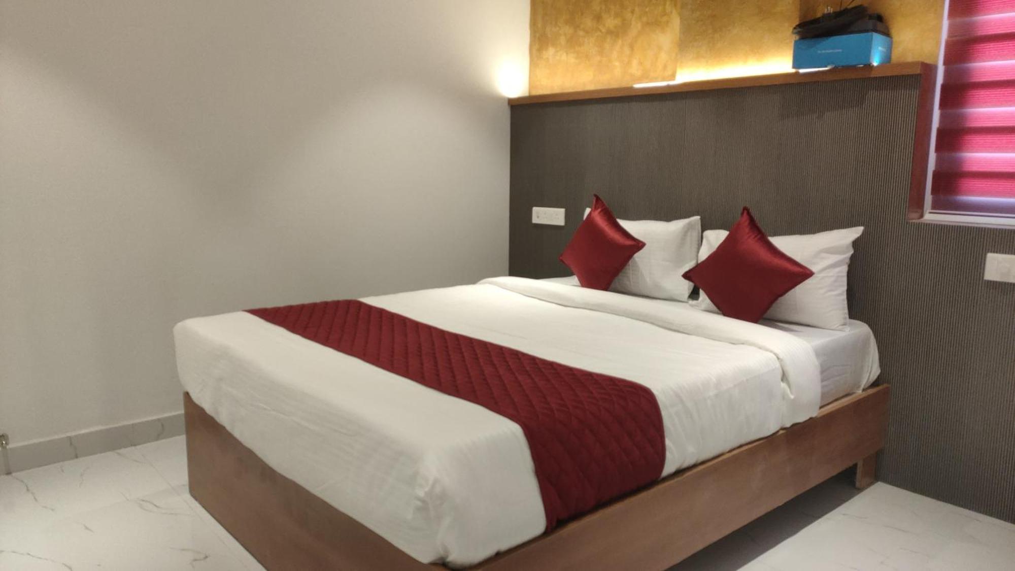 Hotel La Premier Haiderabad Buitenkant foto