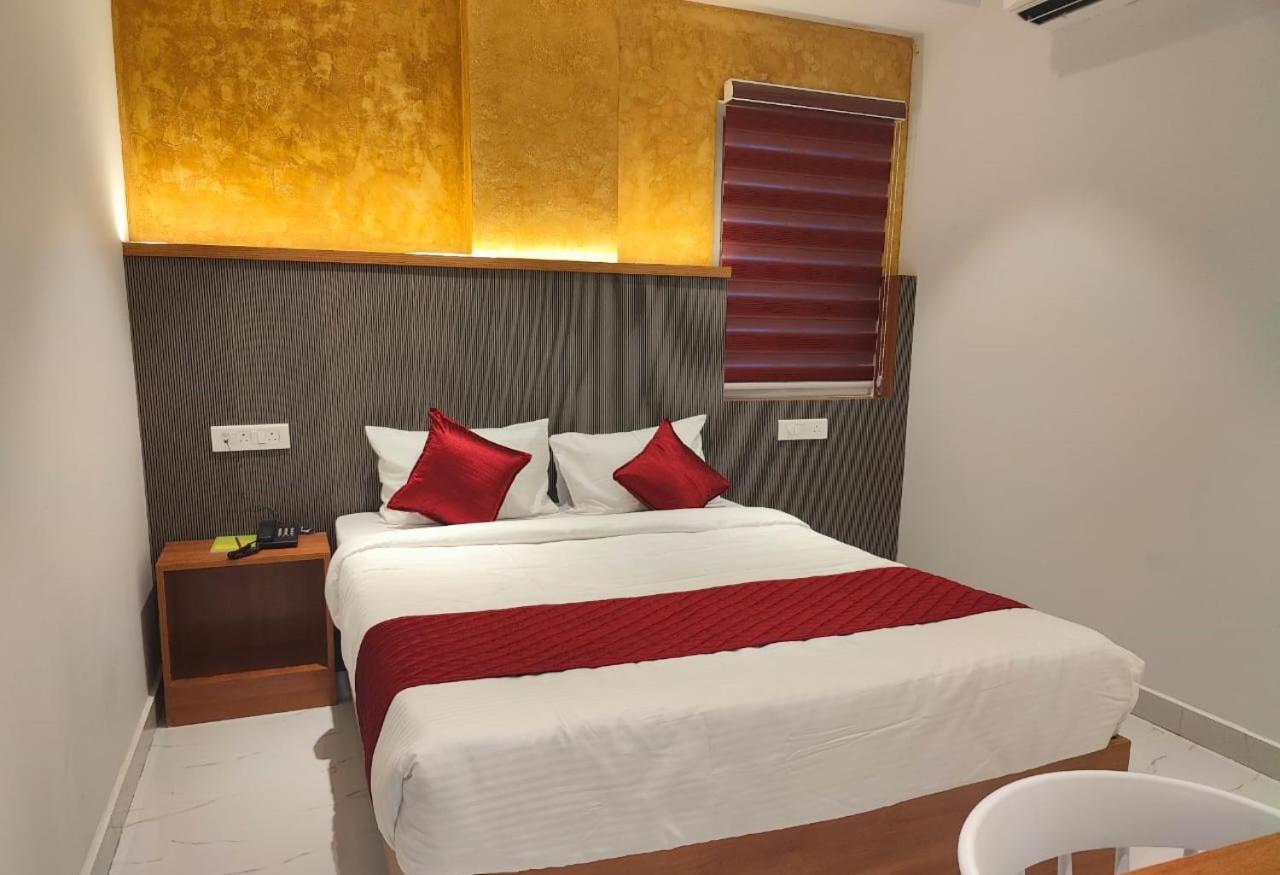 Hotel La Premier Haiderabad Buitenkant foto