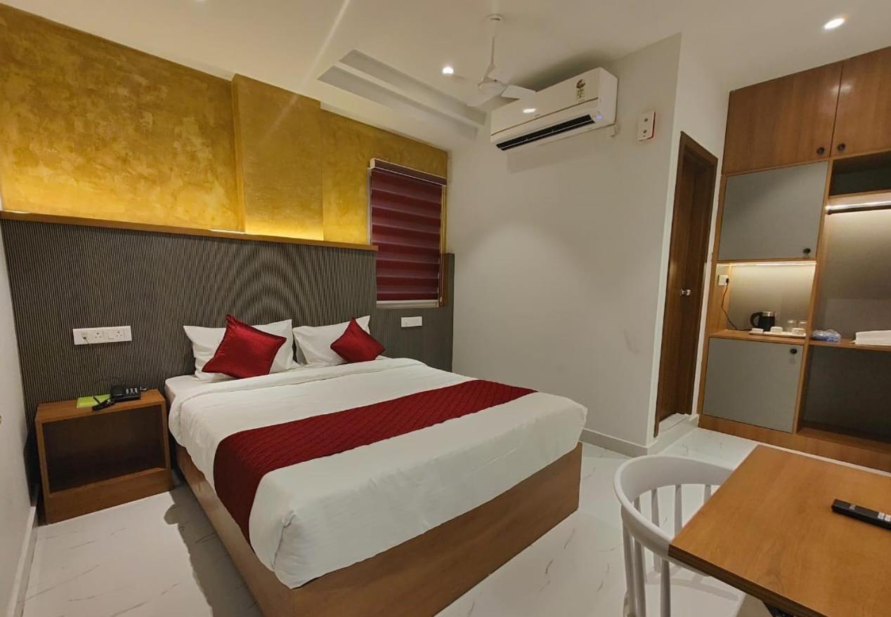 Hotel La Premier Haiderabad Buitenkant foto
