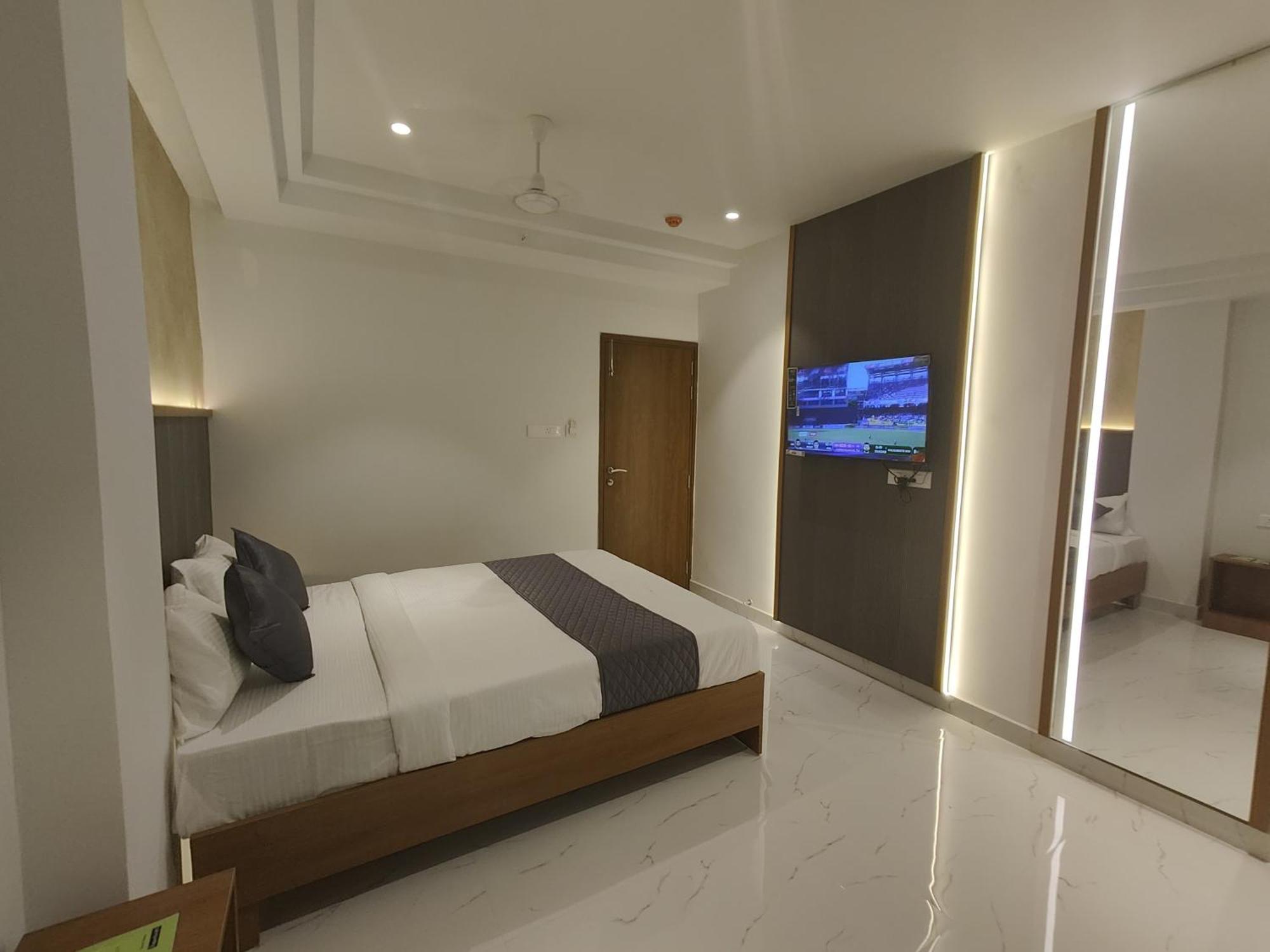 Hotel La Premier Haiderabad Buitenkant foto